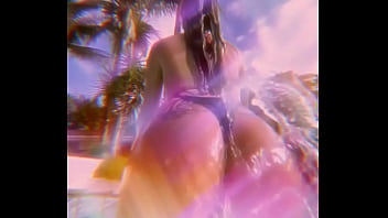 Novinha com uma lapa de rabão gostoso