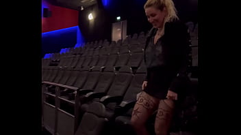 N'oublies pas que je suis la milf la plus chaude et la plus sal ope de