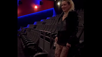 N'oublies pas que je suis la milf la plus chaude et la plus sal ope de