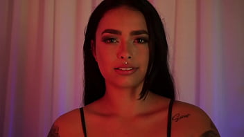 Brunette masturbate a shy guy