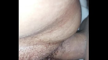 Su Panocha Es Muy Elastica Asi Que Le Caben Mas D thumbnail