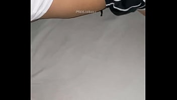 La mujer de mi mejor amigo lo engaña mientras el se va a trabajar mi amor acaba dentro de mi llename de leche mi marido no se da cuenta