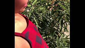 Chamei ele pra entrar no terreno comigo e fodemos no mato