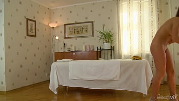 Brunette hottie lisa ends up satisfied after a naughty massage