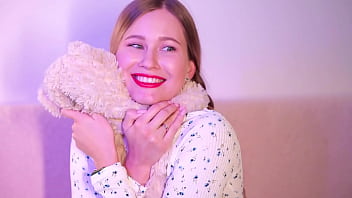 Stella cardo sexy shakes her ass