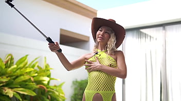 A cowboy girl saddled a stallion