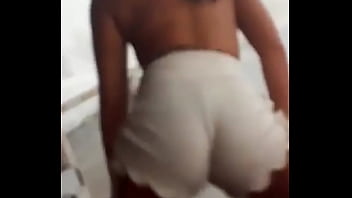 Rebolando pra excitar vocês