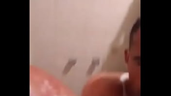 Baño espuma desnudo