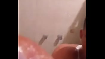 Baño espuma desnudo