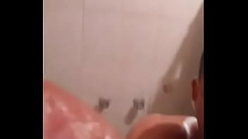 Baño espuma desnudo