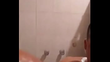 Baño espuma desnudo