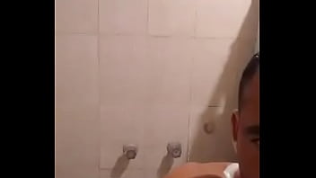 Baño espuma desnudo