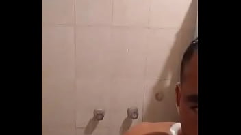 Baño espuma desnudo