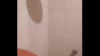 Baño espuma desnudo