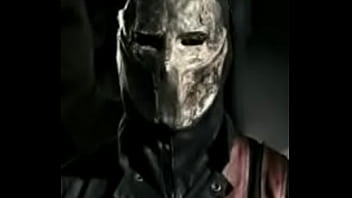 Frankenstein haciendo una video respuesta