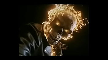 Frankenstein haciendo una video respuesta