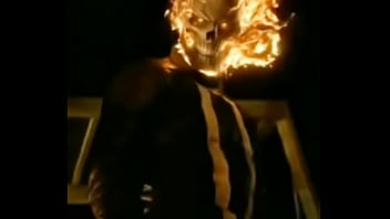 Frankenstein haciendo una video respuesta