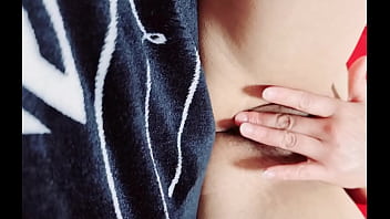 Mi maestro me graba como me masturbo frente a él y venderá el video a mis compañeros