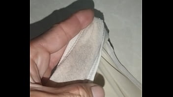 Trộm được quần lot gái mập dâm nứng ướt đũn quần