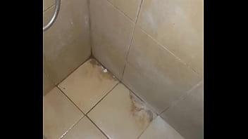 Pija corta eyaculando