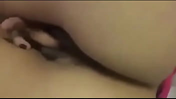 Mi novia se mete el dedo bien rico