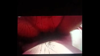 Uma novinha que adora sentar