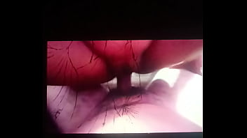 Uma novinha que adora sentar