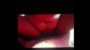 Uma novinha que adora sentar