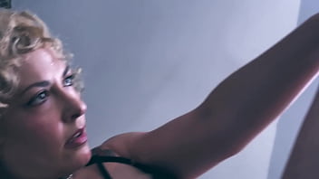 I want you kissing licking & sniffing my sweaty feet