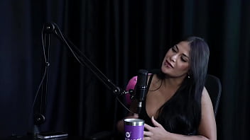 Gravou poucos fetiches namora um policial que a ajuda em algumas cenas foi uma surpresa para a família e recebeu crítica por fazer um cosplay gabriella gushi watch sheer red