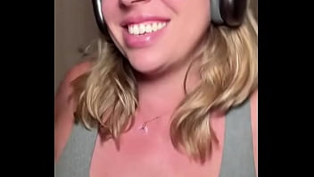 The price of these airpods max totally worth it ##max##jammingout##playtime