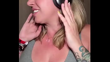 The price of these airpods max totally worth it ##max##jammingout##playtime