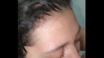 Empleada se come la verga de su jefe cambio de un aumento