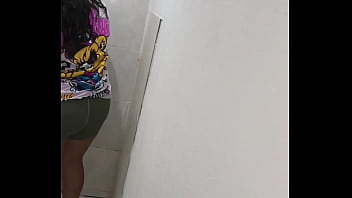 Empleada se come la verga de su jefe cambio de un aumento