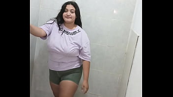 Empleada se come la verga de su jefe cambio de un aumento Empleada se come la verga de su jefe cambio de un aumento