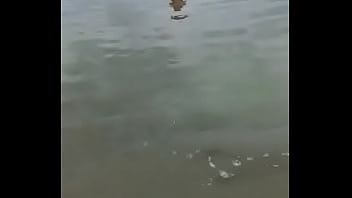 Me Exibindo Na Praia Com Bikine Bem Pequeno thumbnail