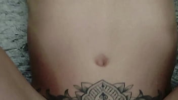 Putona toda feliz levando rola do vizinho depois que o corno sai para trabalhar