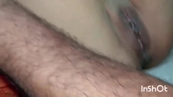 Jijaji ne mujhe chair pr baithakar meri geeli choot ko chatane ke baad apna land dala