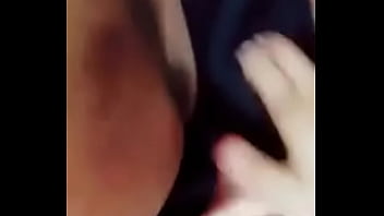 Hermosa chica tocandose