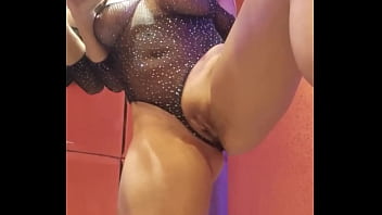 Dançando pelada no espelho