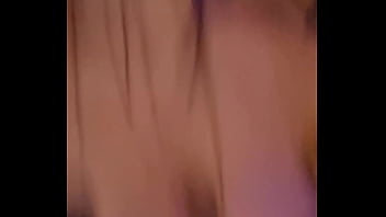 Dançando pelada no espelho