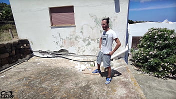 Dialoghi italiano l'imbianchino dà l’ultima mano e mi imbianca la figa