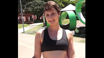 Sadira hotwife caminhand na orla com o rosto todo gozado vem ver a cena completa no red rapidihas erotikaxxx