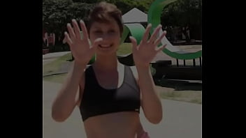 Sadira hotwife caminhand na orla com o rosto todo gozado vem ver a cena completa no red rapidihas erotikaxxx