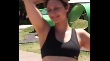 Sadira hotwife caminhand na orla com o rosto todo gozado vem ver a cena completa no red rapidihas erotikaxxx