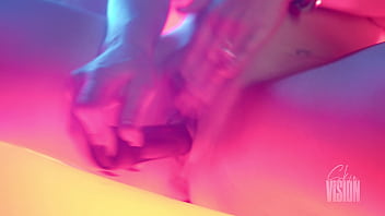 Luna luxxx glows as she fucks herself