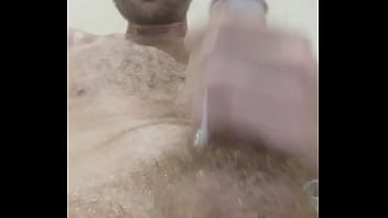 Dotado Batendo Punheta E Liberando Leite Grosso thumbnail