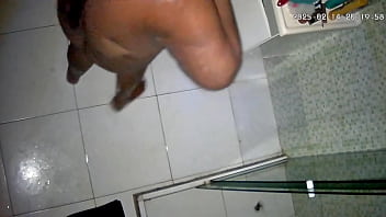 Flagra Camera Escondida Real Vizinho Instala Câmera No Banheiro De Sua Vizinha Enquanto Ela Se Masturba thumbnail