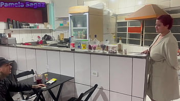 Pamela sagaz fode gostoso dentro do seu bar você gostaria de foder ela na mesa de sinuca