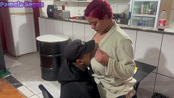 Pamela sagaz fode gostoso dentro do seu bar você gostaria de foder ela na mesa de sinuca